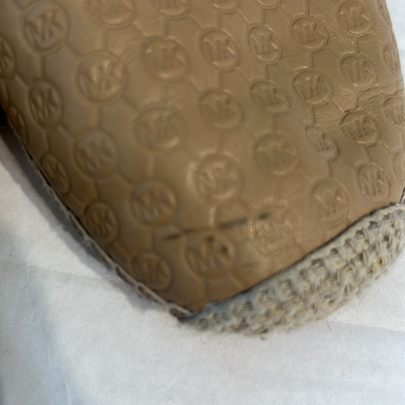 EUC Michael Kors embossed logo leather flat espadrilles shoes Tan caramel 10 - Picture 9 of 12